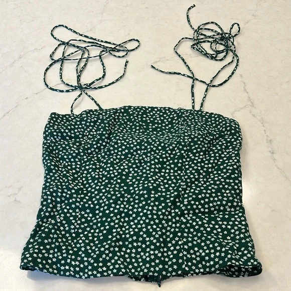 Reformation Meyer top in  Color Green Wyoming‎ - Picture 3 of 10